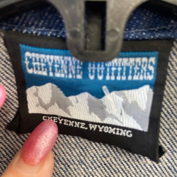 Cheyenne outfitters Small Western denim jacket with studs button up short $69 - Picture 3 of 6